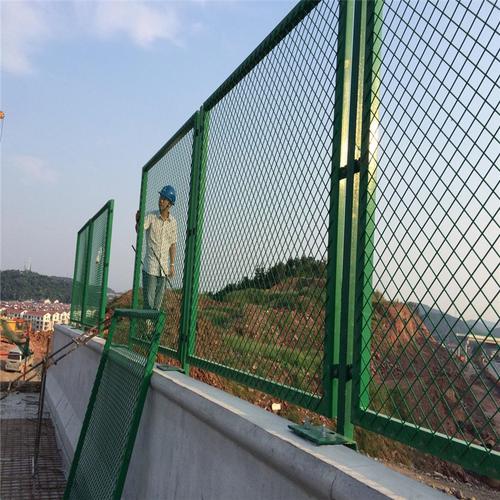 擴張網圍籬